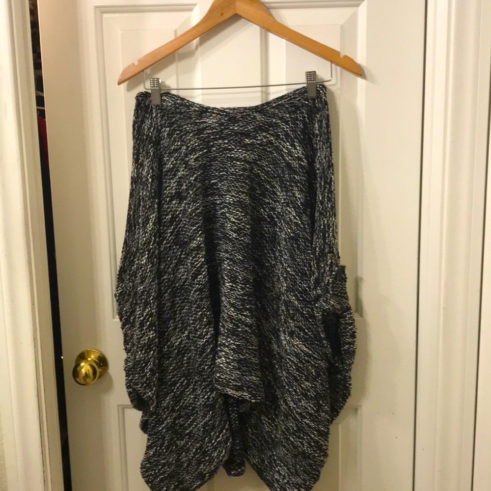 French Laundry ss batwing sweater w hi lo hem!